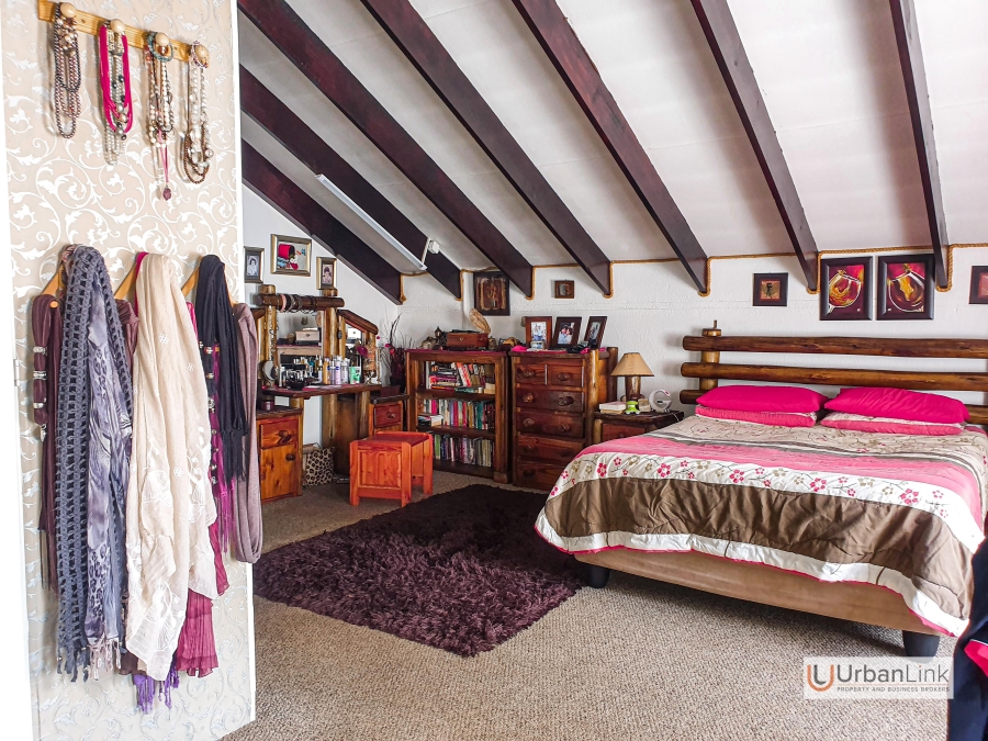 5 Bedroom Property for Sale in Mid Town North West